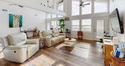 Beach Oceanfront | Sweeping Gulf Views | Dog-Friendly | Remodeled Kitchen (Feb 2