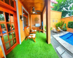 Terrace/patio - Courtyard 5♕Villa with Private Pool Across the street from the Beach♕ (Tamarindo)