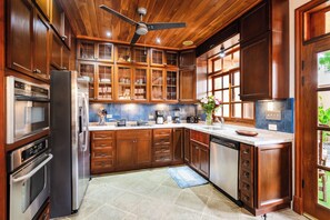 Fridge, microwave, oven, stovetop - Courtyard 5♕Villa with Private Pool Across the street from the Beach♕ (Tamarindo)