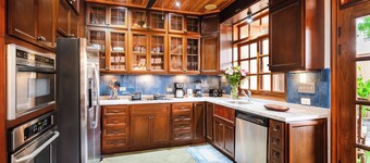 Courtyard 5♕Villa with Private Pool Across the street from the Beach♕