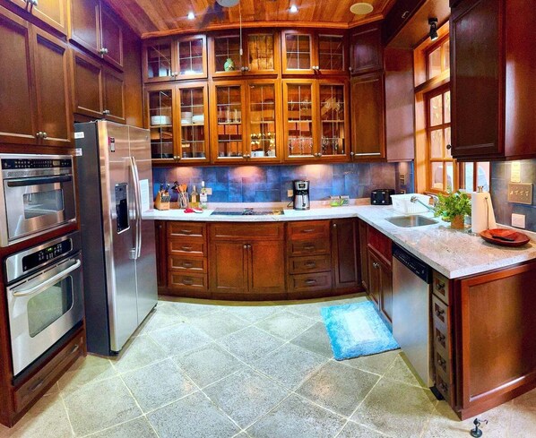 Fridge, microwave, oven, stovetop - Courtyard 5♕Villa with Private Pool Across the street from the Beach♕ (Tamarindo)