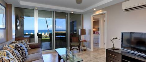 Smart-tv, dvd-afspiller, stereoanlæg