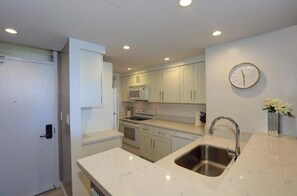 Coffee/tea maker, fridge, microwave, oven