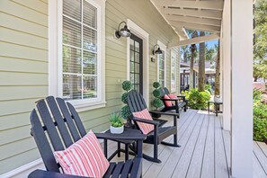 Terrace/patio - SPRING AVAILABLE!~2 Golf Carts Available*~Pool~Pets Considered (Miramar Beach)