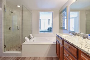Combined shower/bathtub, jetted bath, hair dryer, towels - Comfortable, colorful beachfront condo w/private balcony! (Destin)
