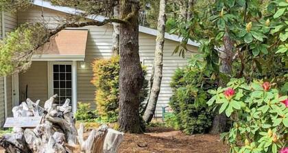 Hear the Surf, Stroll to the Beach – Cozy Studio