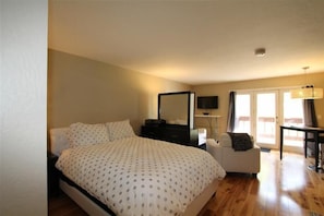 Iron/ironing board, WiFi, bed sheets - Skyland Lodge, Super cute studio, hot tub (Crested Butte)