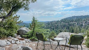 Terrace/patio - Luxurious Home With Spectacular Views, Spa & Ping Pong Table (Idyllwild)