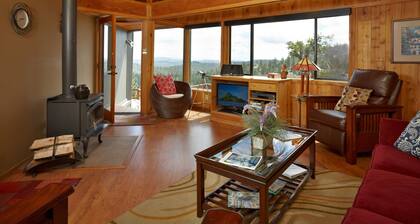 Luxurious Home With Spectacular Views, Spa & Ping Pong Table