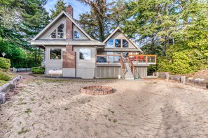 Exterior - Gorgeous riverfront house with entertainment - near Bay Street and the beach (Florence)