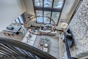 TV, fireplace, video games, stereo - Ski In/ Out - Luxury Amenities & Design! Hot tub, Home Gym & BBQ (Park City)