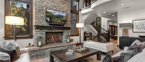 Televisio, takka, videopelejä, stereot