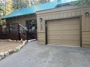 front of house and single car garage - Great Tahoe Family Chamberlands vacation home with full pool, beach & tennis (Homewood)