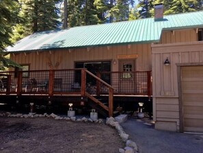 front of house - Great Tahoe Family Chamberlands vacation home with full pool, beach & tennis (Homewood)
