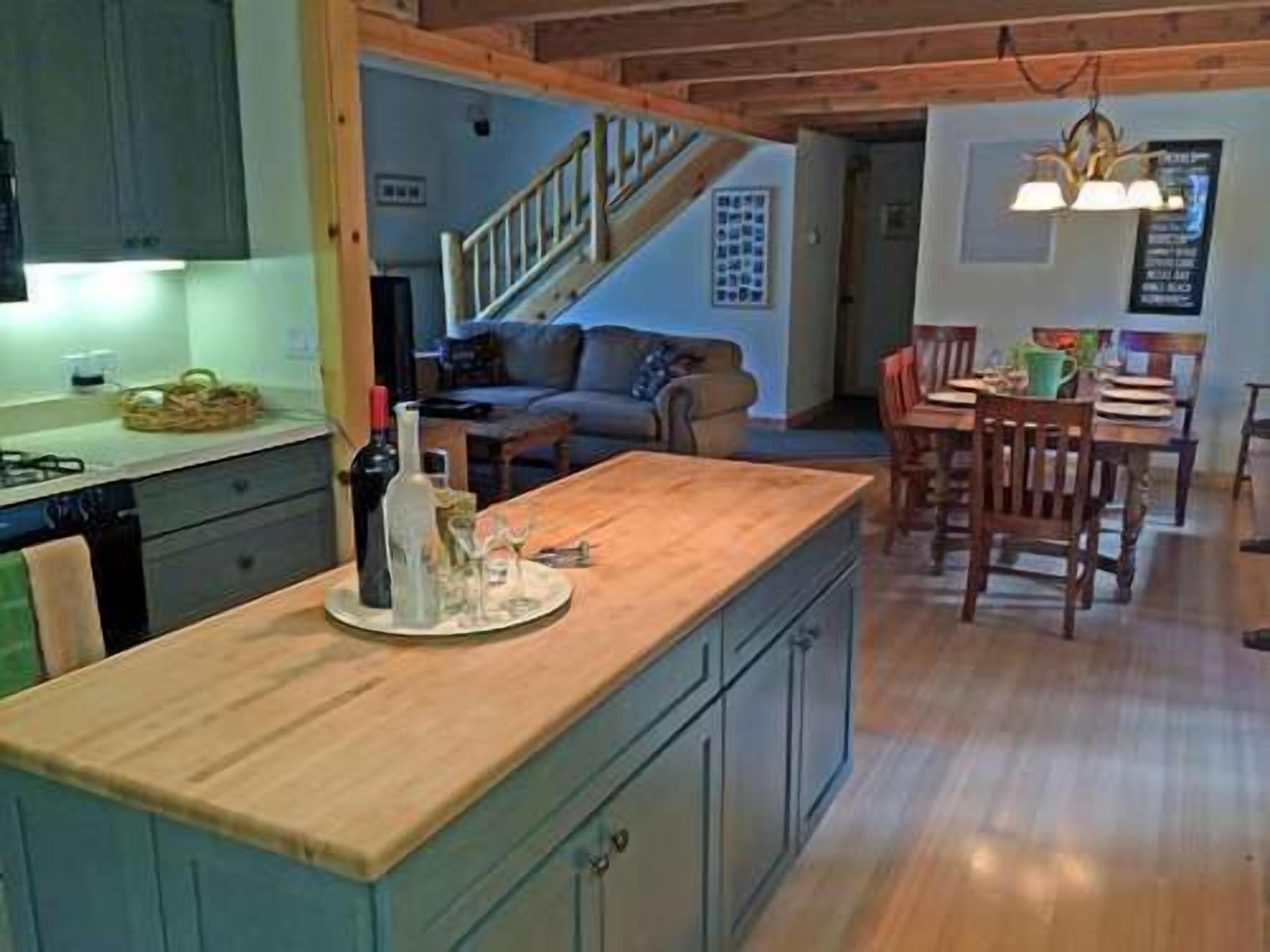 big center island make entertaining easy