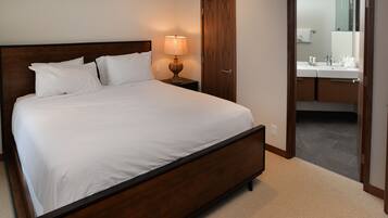 4 habitaciones, escritorio, tabla de planchar con plancha y wifi