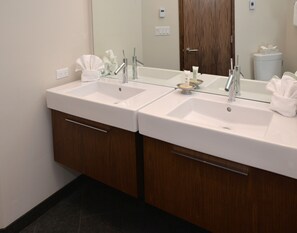Hair dryer, towels - Super Condo, Great Location in Vail Village! Short Walk to Free Shuttle, Slopes (Vail)