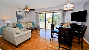 Condo, 3 Bedrooms, 2 Bathrooms - Beachwood Villas - "beach Please!" - 3 BR / 2 BA - Sleeps 8 (Santa Rosa Beach)