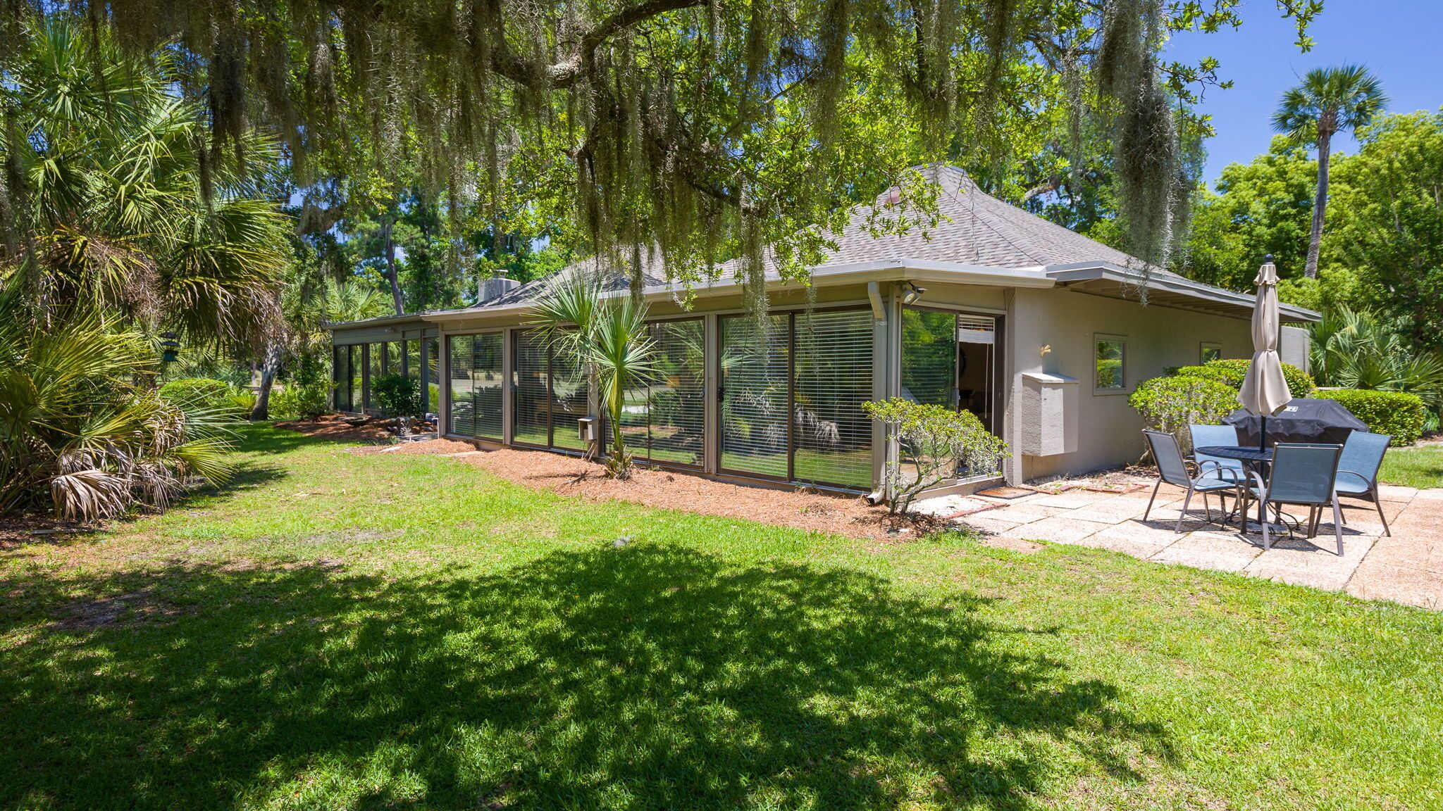 104 Fairway Lane - Updated Ground Floor Villa with Golf Views! Pet Friendly