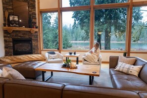 Smart TV, fireplace, DVD player, table football