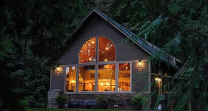 Mt Baker Luxe Waterfront Home,Hot Tub,Acreage