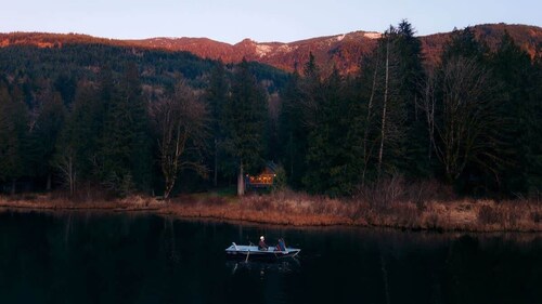Mt. Baker Luxe Waterfront Home | Hot Tub | Acreage