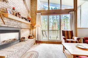 Interior - Spacious Retreat + Loft. Gas Fireplace Modern Style. 5-Min Walk to Town! CH05 (Breckenridge)