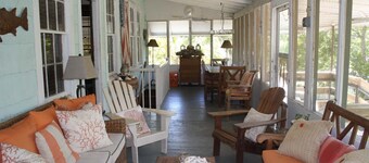 Cozy, rustic home on Sullivan's Island near beach; great screen porch!