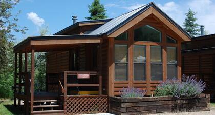 Cozy "Chalet" Style Cabin at Three Rivers Resort