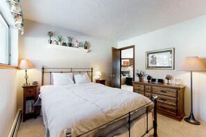 2 chambres, fer et planche à repasser, Internet gratuit, draps fournis