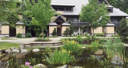 2BR | Lagoons | Private Hot tub | Village Location | Parking