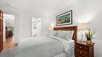 2 bedrooms, iron/ironing board, free WiFi, bed sheets