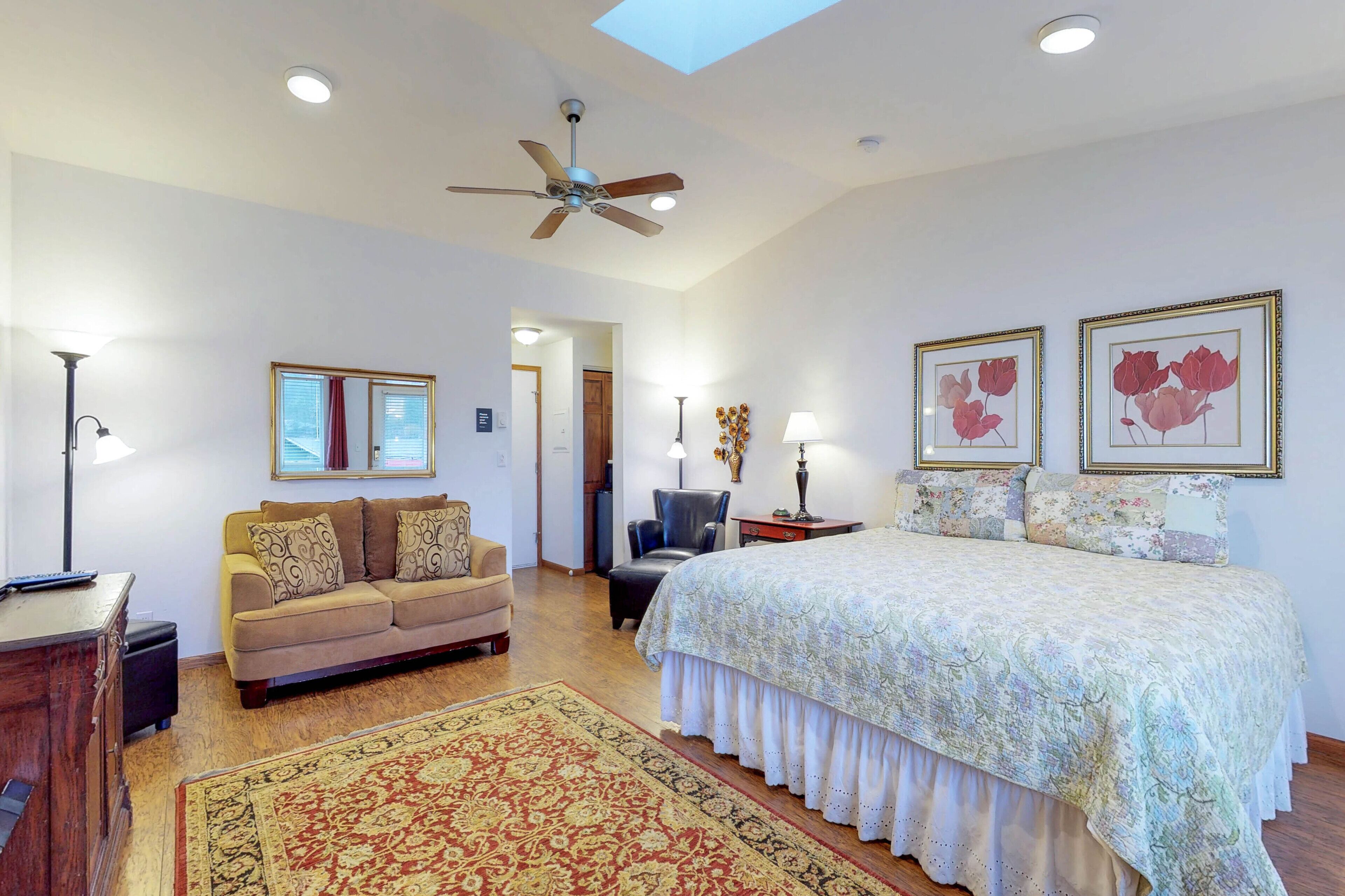 Romantic Oceanfront Suite w/ Great Views, Free WiFi, & Shared W/D - Dogs Welcome