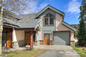 Exterior - RENOVATED! Ski In/Out Townhome Private Hot Tub w/ Panoramic VIEWS! PINE97 (Breckenridge)