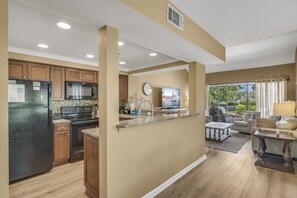 Oven, stovetop, dishwasher, toaster - 6-Seat Golf Cart Included ~ Lakefront ~ Loft Area ~ Private Patio (Miramar Beach)