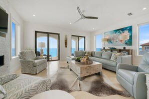 TV, fireplace, DVD player - Ocean Paradise - Beachfront Home in Gated Comunity with Rooftop Deck (Destin)