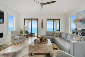 تلفزيون، مدفأة، مشغل دي في دي