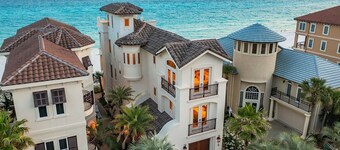 Ocean Paradise - Beachfront Home in Gated Comunity with Rooftop Deck
