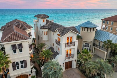 Ocean Paradise - Beachfront Home in Gated Comunity with Rooftop Deck