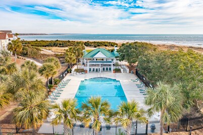 Stunning Ocean Views, Just steps to the Pool! 32 Ocean Pt