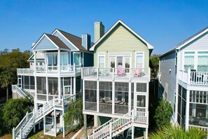 المنشأة من الخارج