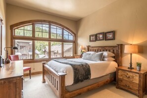 4 soverom, strykejern/-brett, wi-fi (inkludert) og sengetøy