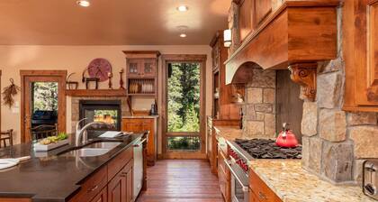 Base Camp 480 | Mountain Townhome | On The Slopes | Private Hot Tub
