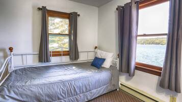 4 bedrooms, free WiFi, bed sheets