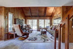 TV, fireplace, DVD player