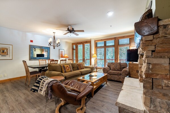 TV, fireplace, DVD player - True Ski-In/Ski-Out w/ Two Balconies & Just a Short Walk to Shops and Dining (Keystone)