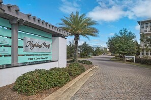 Property grounds - ☀️Highland Parks 30A-Balcony-Pool-Beachful Bliss (Santa Rosa Beach)