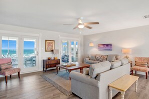 Smart TV - Driftwood Inn-Beachfront Favorite, Pet-Friendly (Gulf Shores)