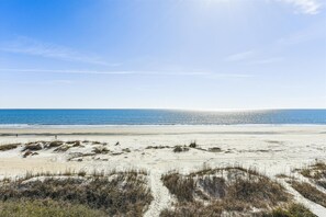 På stranden