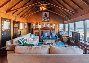 TV, fireplace, DVD player